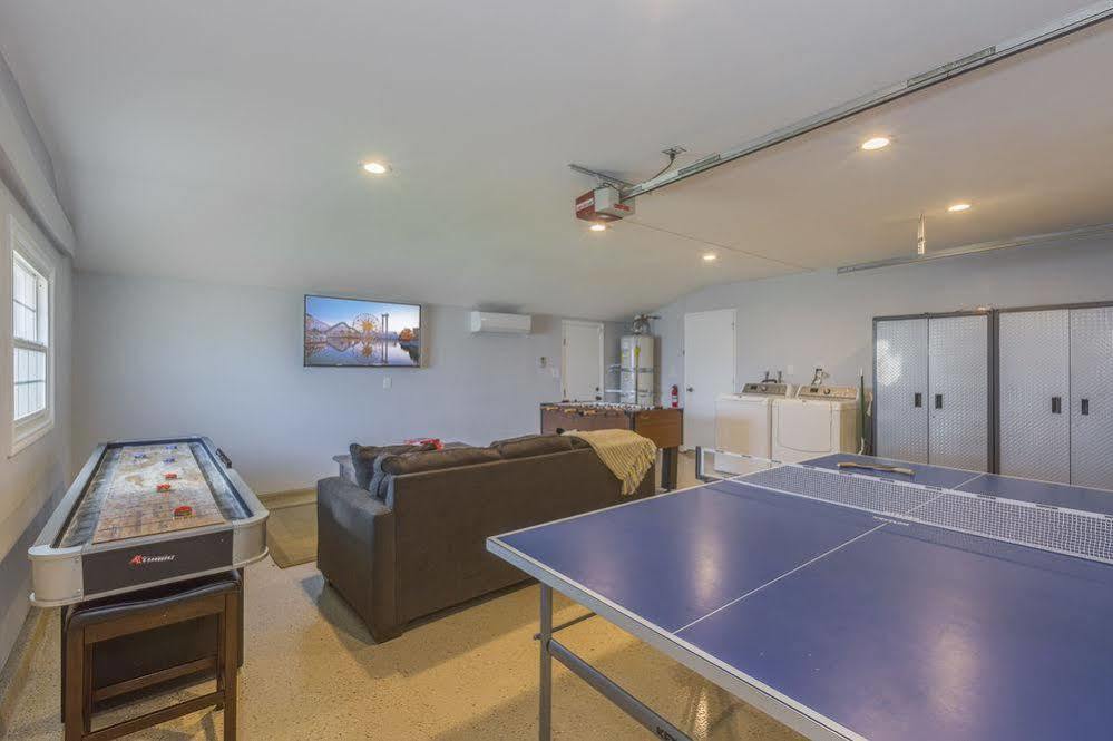 Appartement Oshkosh Luxurious Escape à Anaheim Extérieur photo