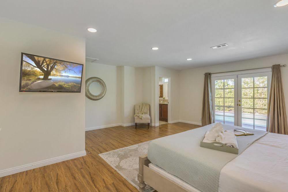 Appartement Oshkosh Luxurious Escape à Anaheim Extérieur photo