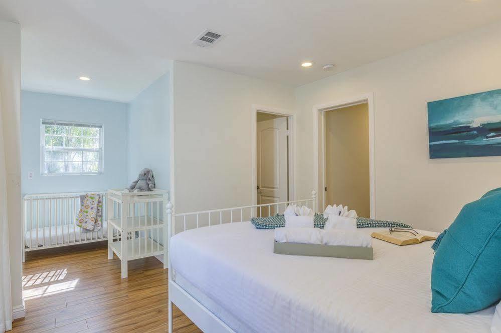 Appartement Oshkosh Luxurious Escape à Anaheim Extérieur photo